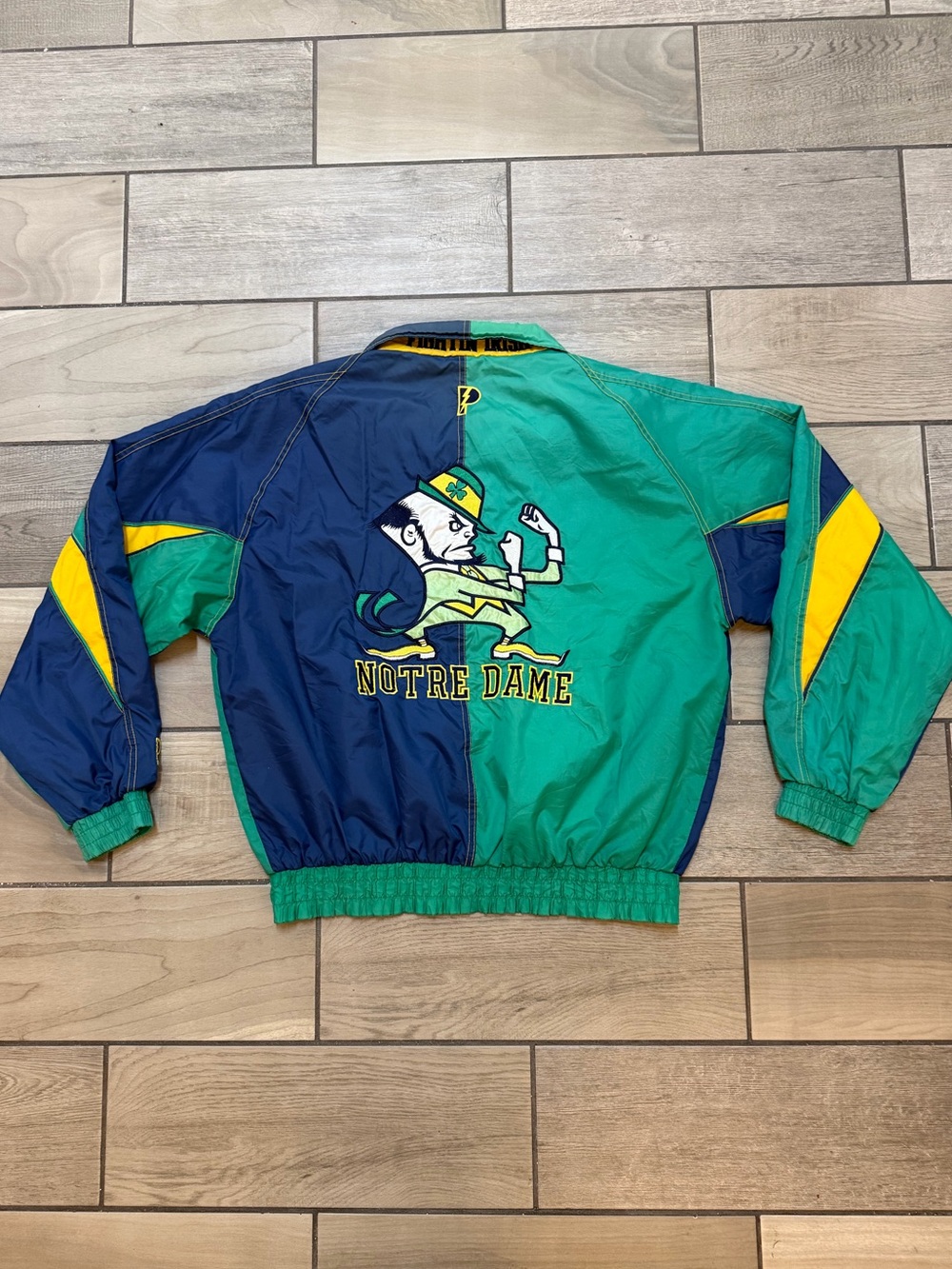 Vintage 90s Notre Dame Fighting Irish Pro Player Windbreaker Jacket
